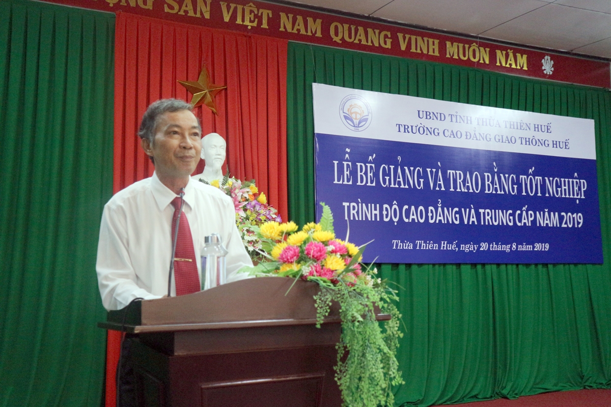 ThS. Nguyễn Đăng Thông – Bí thư Đảng ủy, Hiệu trưởng phát biểu tại buổi lễ