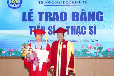 Giảng viên Nguyễn Thanh Khanh nhận học vị Tiến sĩ Kinh tế